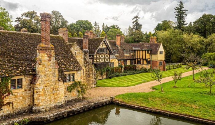 Visit to England: plugin data and to receive periodic